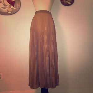 Long pleated skirt